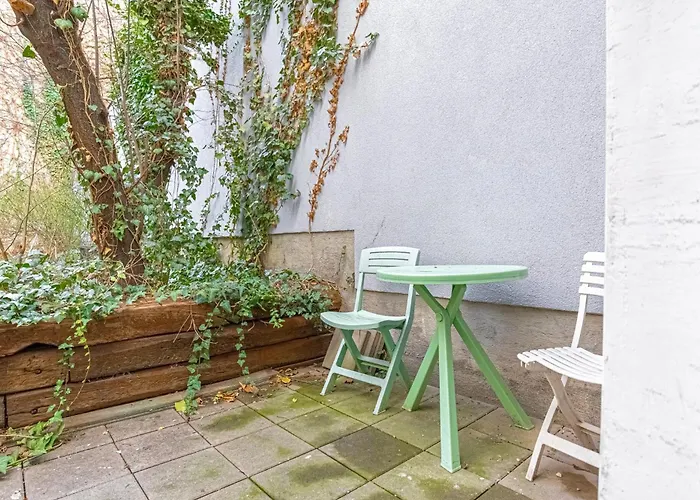 Affordable Stay, 3 Near Wiener Stadthalle Apartment
