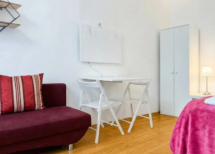 Affordable Stay, 3 Near Wiener Stadthalle *
