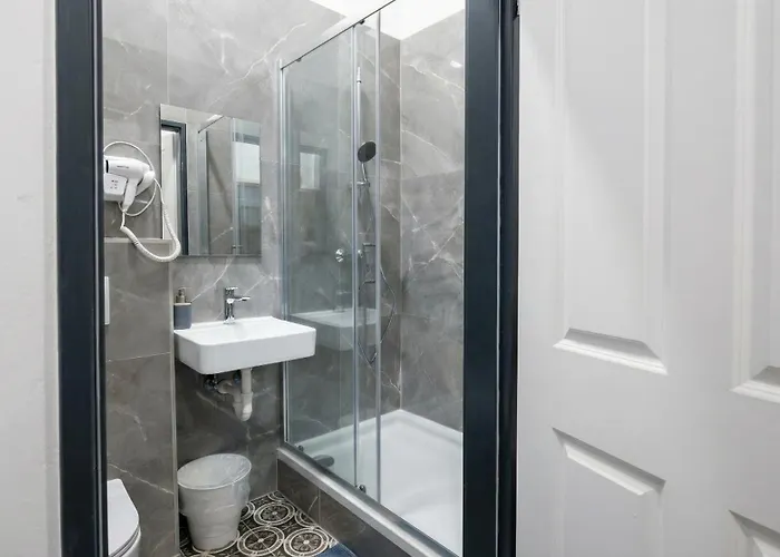 Affordable Stay, 3 Near Wiener Stadthalle *