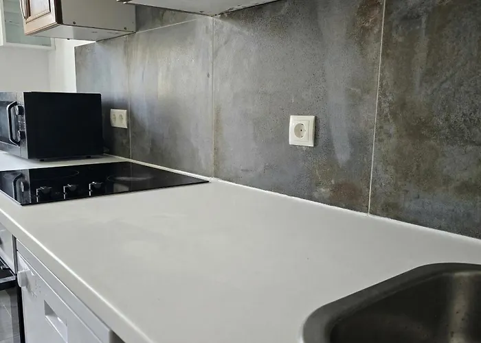 Affordable Stay, 3 Near Wiener Stadthalle * Vienna