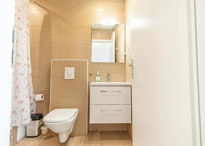 Affordable Stay, 3 Near Wiener Stadthalle Apartment Vienna