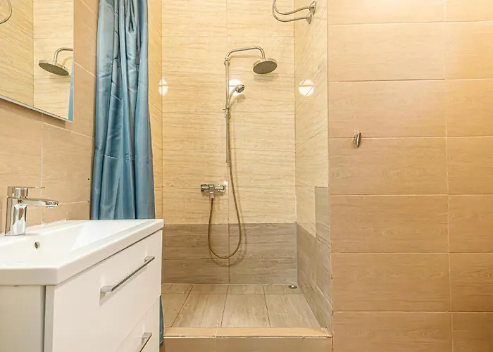 Affordable Stay, 3 Near Wiener Stadthalle * Vienna