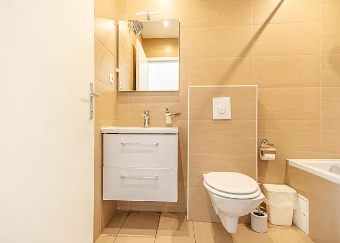 Affordable Stay, 3 Near Wiener Stadthalle Apartment