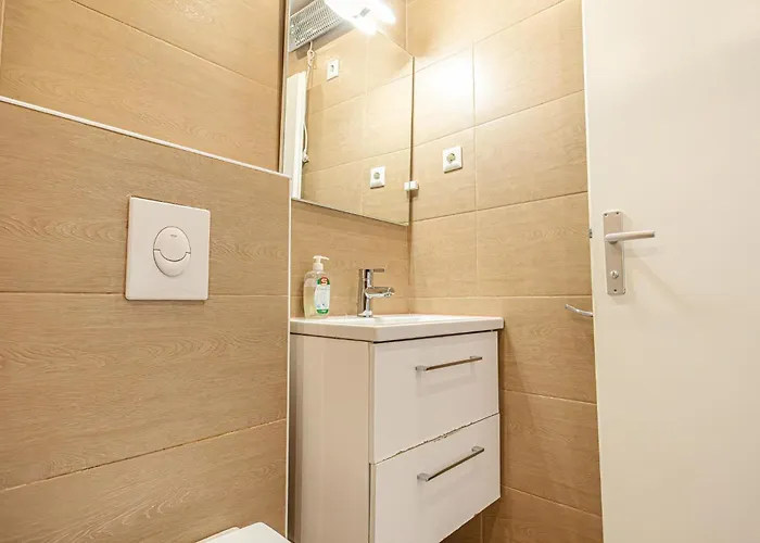 Affordable Stay, 3 Near Wiener Stadthalle * Vienna